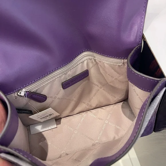 MICHAEL KORS Greenwich Md Ombré Signature Logo Tri-Fold Wallet
Dark Purple Multi - Picture 12 of 16